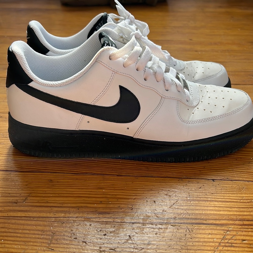 Mens White and Black Air Force One’s size 10